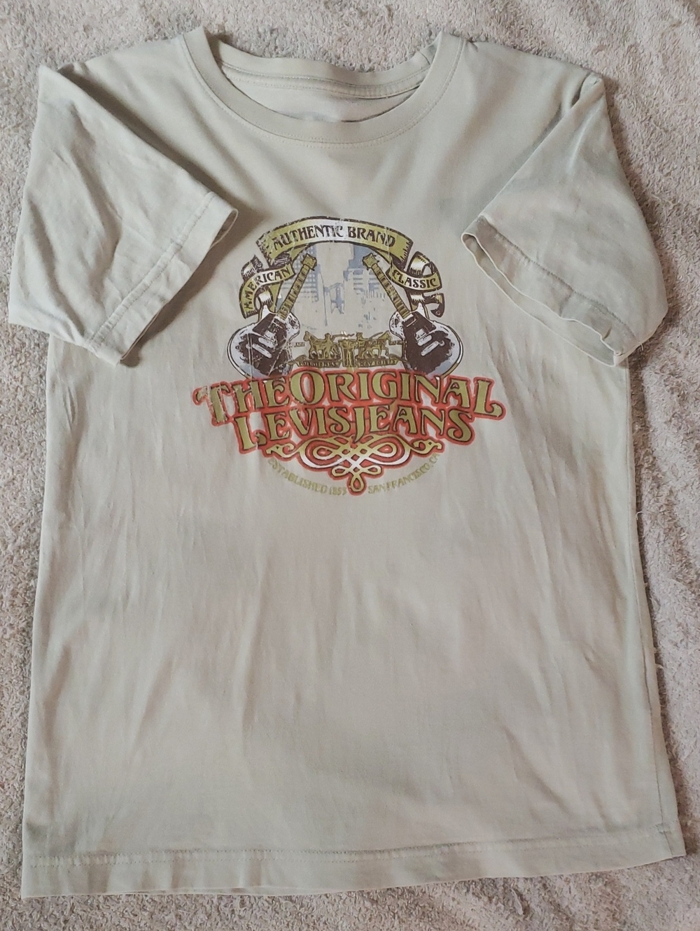 🔥4 For $20 - Levi's Cream Graphic Tee with Red and Gold Accents
